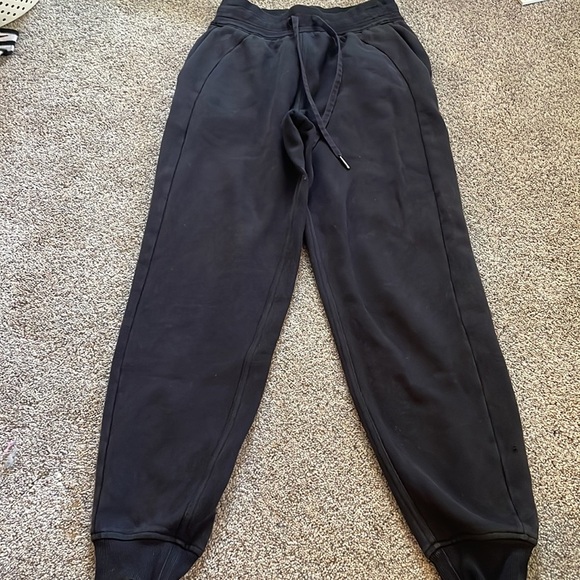 Lululemon black scuba joggers size 4 - Picture 2 of 7